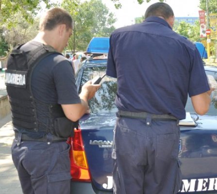 Urmăriri pe străzile din Medgidia: jandarmii au prins hoţi din apartamente